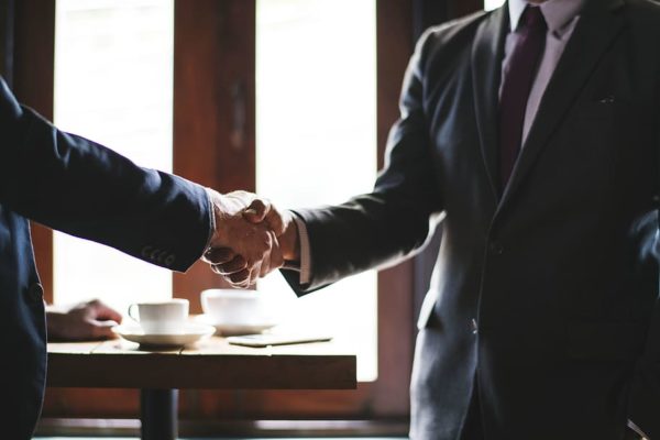 soth korean business etiquette includes handshakes